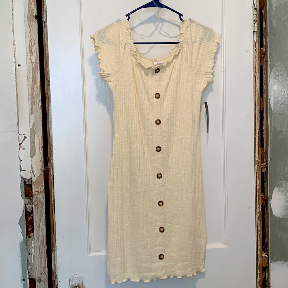 NWT! NBW ! Cream dress with buttons down the front